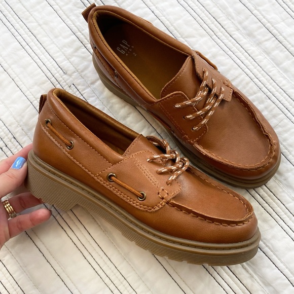 GAP Other - GAP Boys Lace-up Loafers Boat Shoes in Toffee Brown size Gradeschool Boys 2